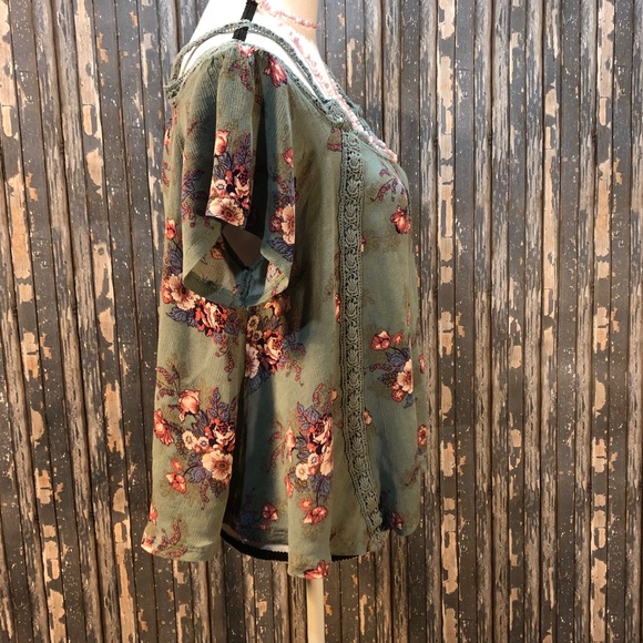 Rue21 Floral Boho Cold Shoulder Top - Picture 5 of 9